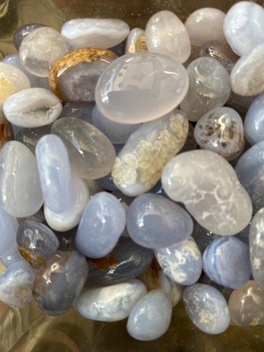 Blue Lace tumbled stones 20-25mm