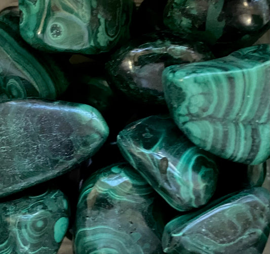 Malachite tumbled stones